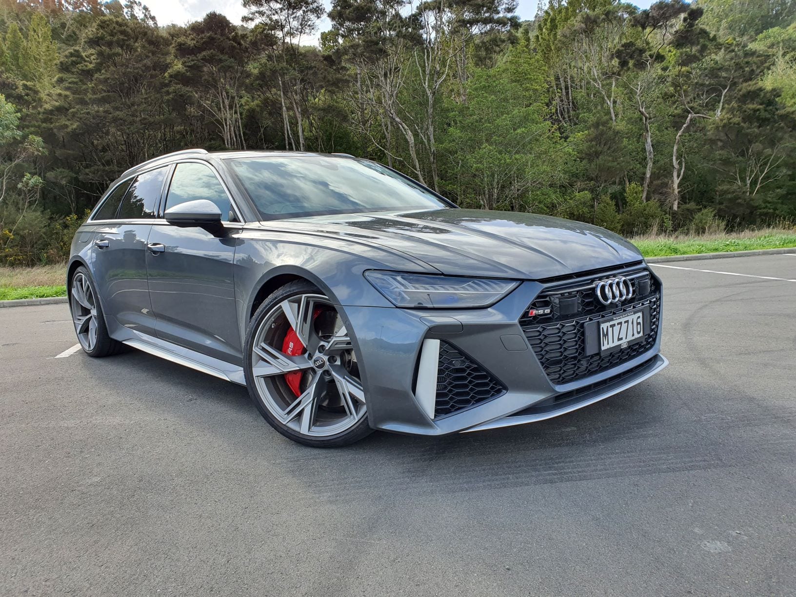 A front view of the Audi RS6