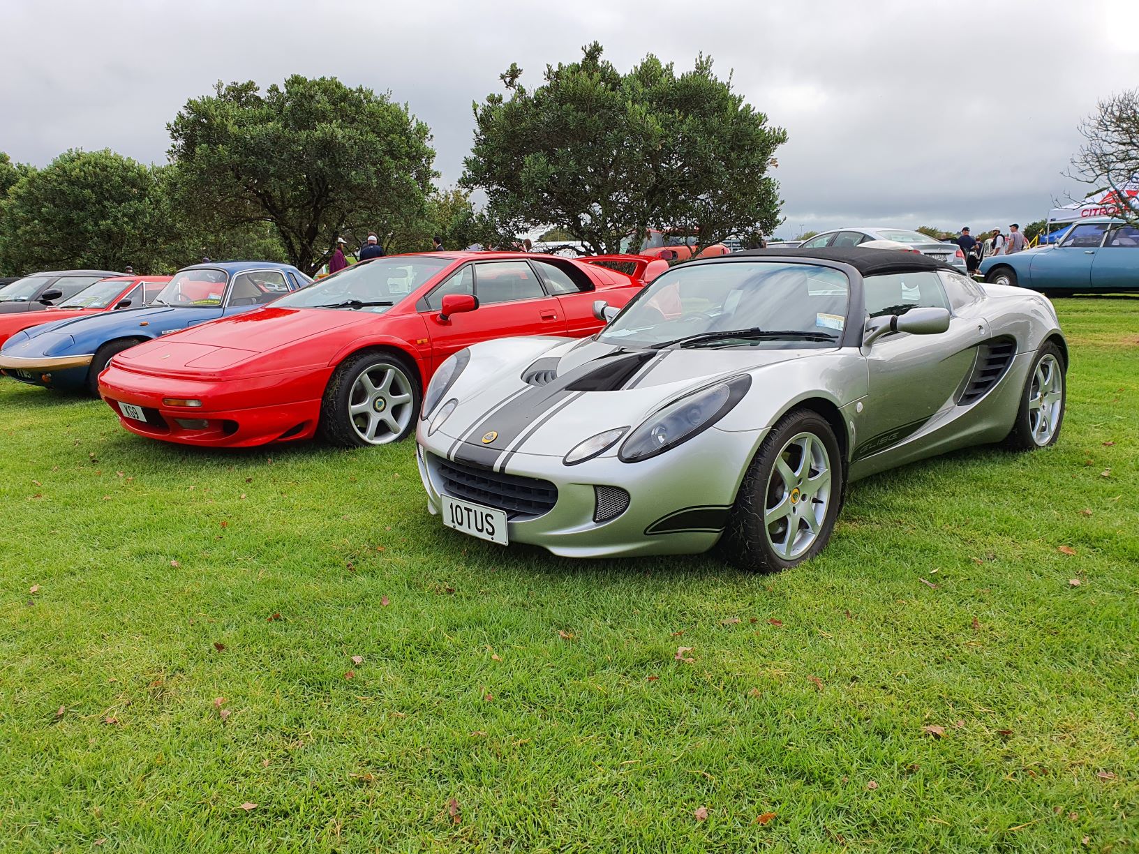 A red Lotus Esprit V8 and an Elise at Brit and Euro Auckland 2021
