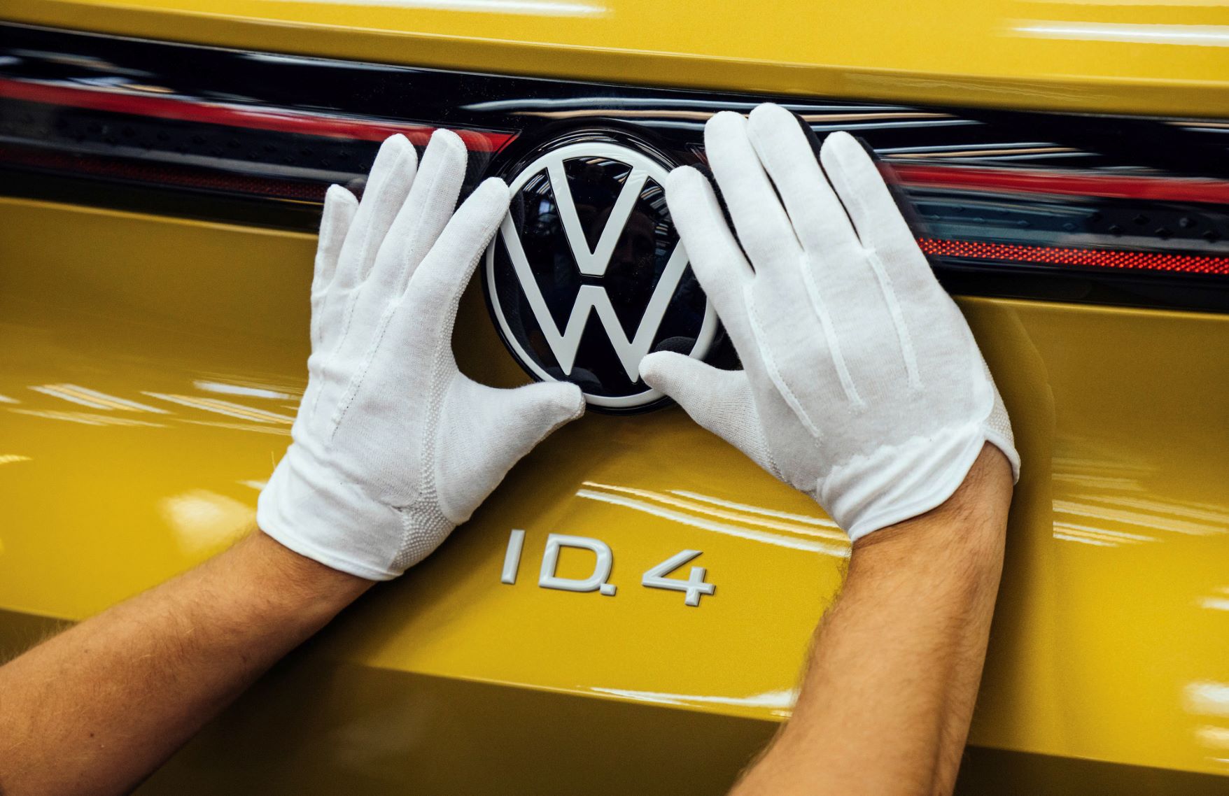 VW ID4 badge