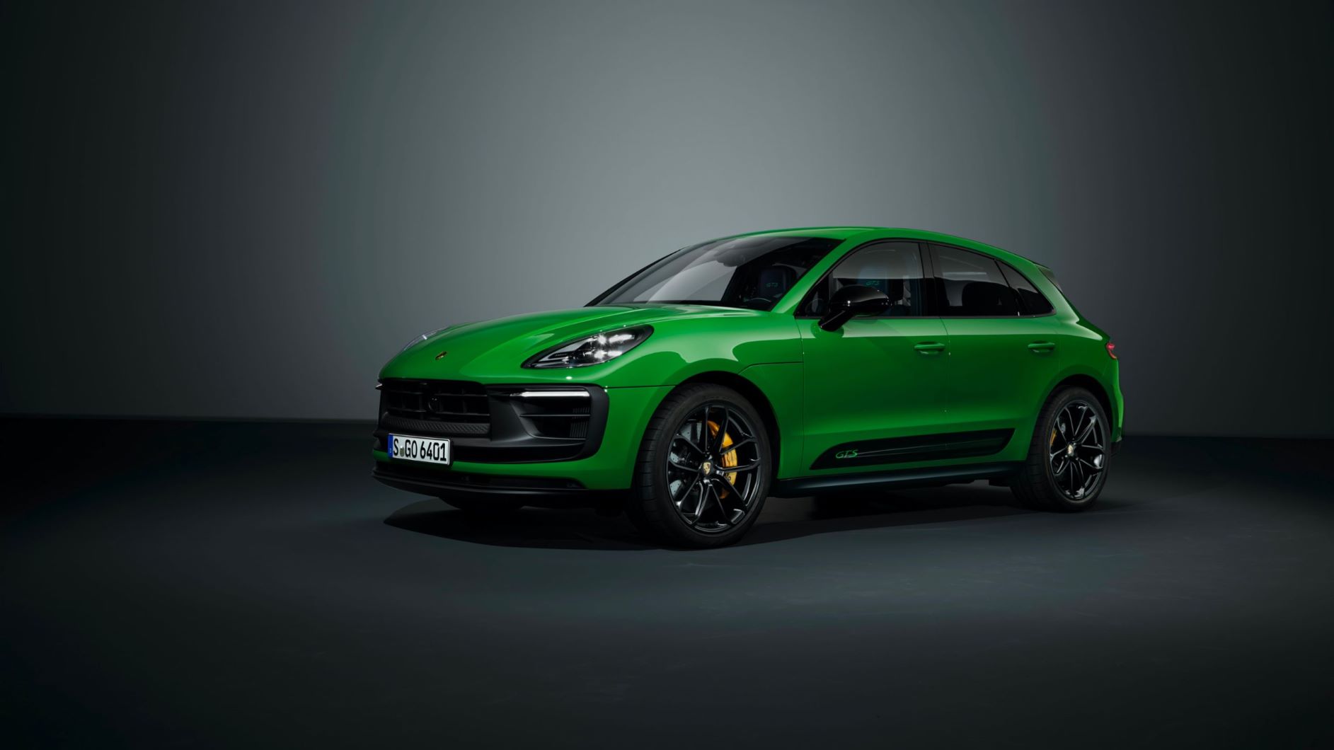 Front three quarters of the 2022 Porsche Macan GTS