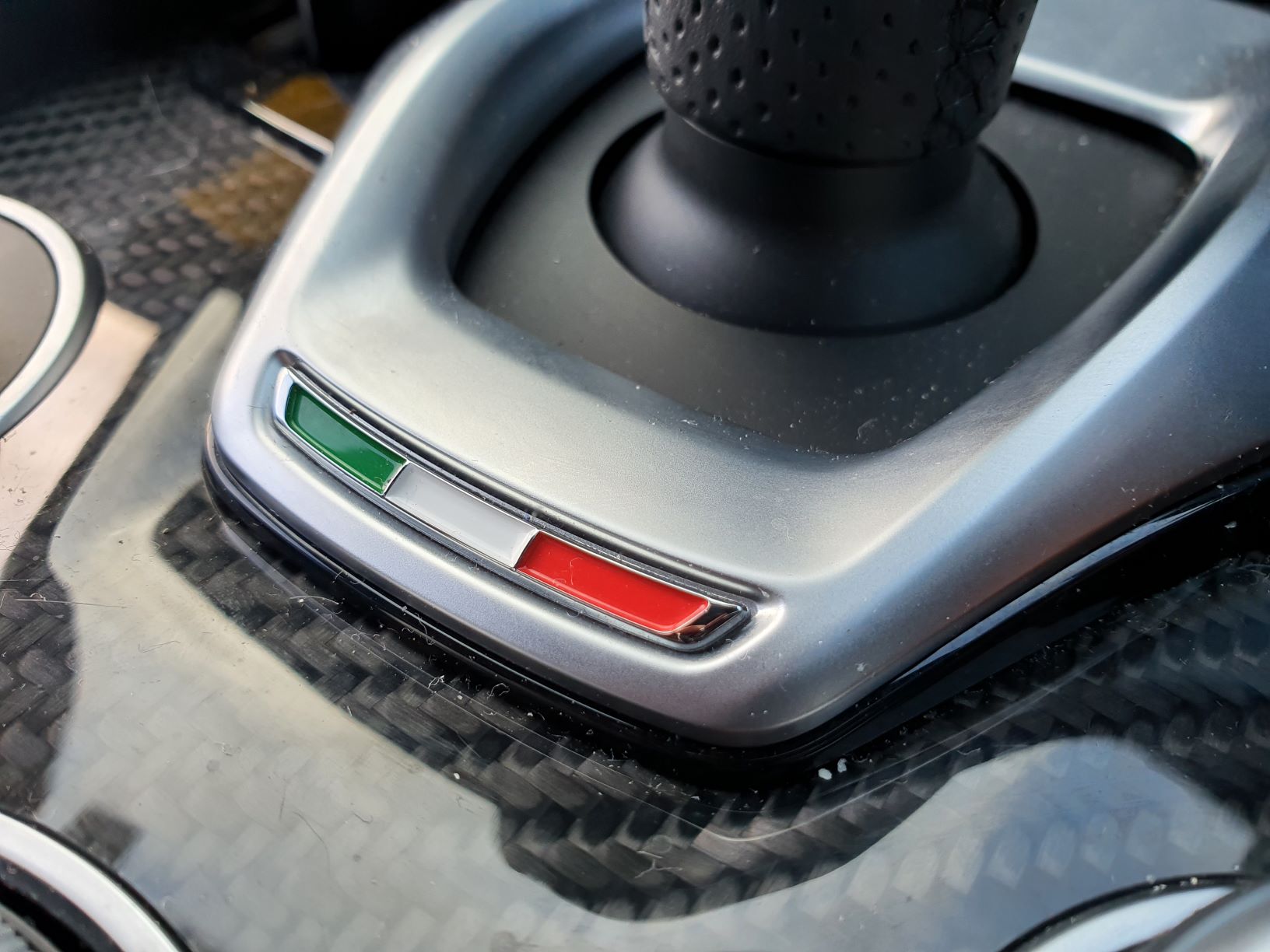 Gear stick on the Alfa Romeo Giulia Veloce Carbon