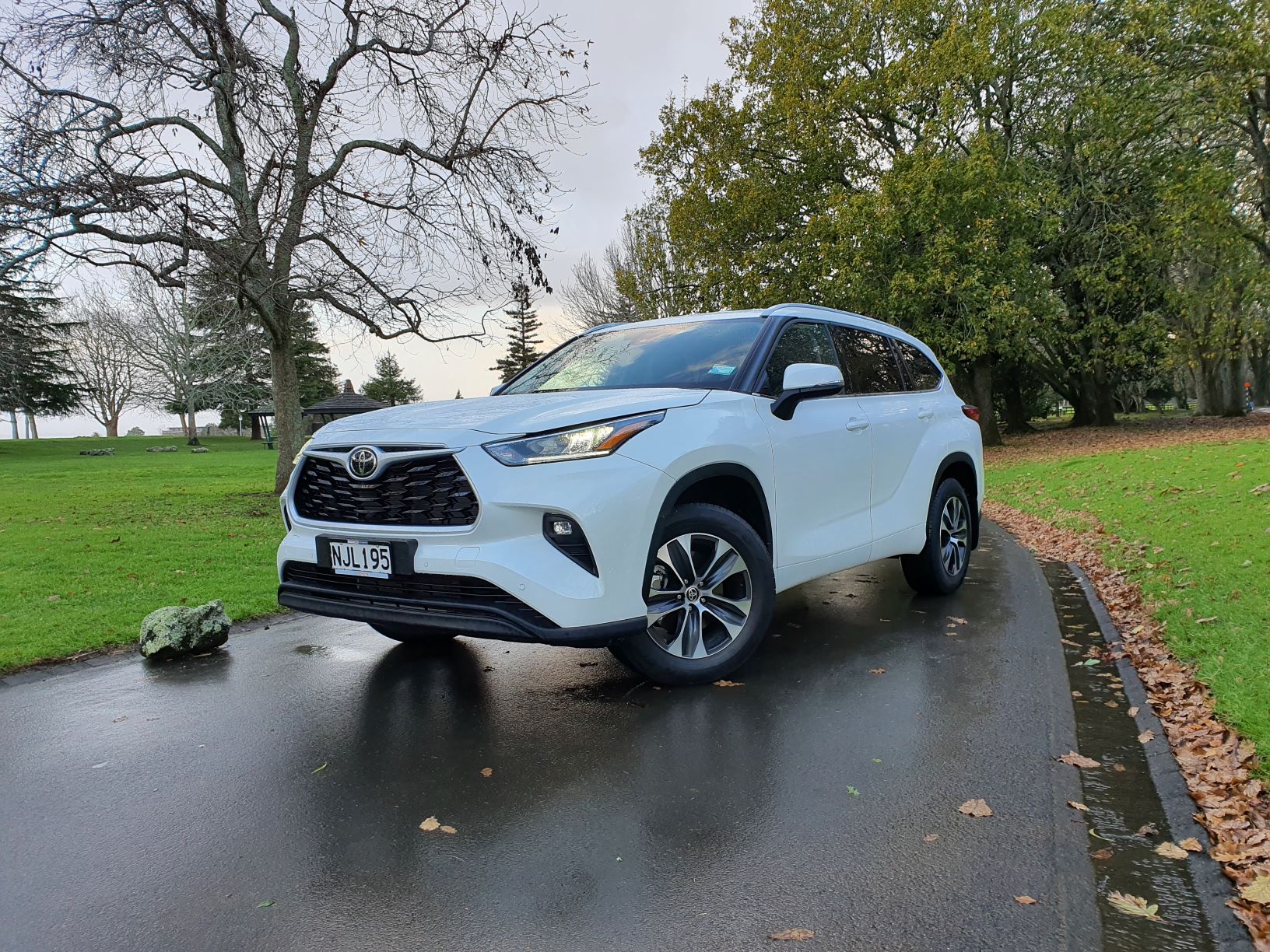 Front three quarter picture of the 2021 Toyota Highlander
