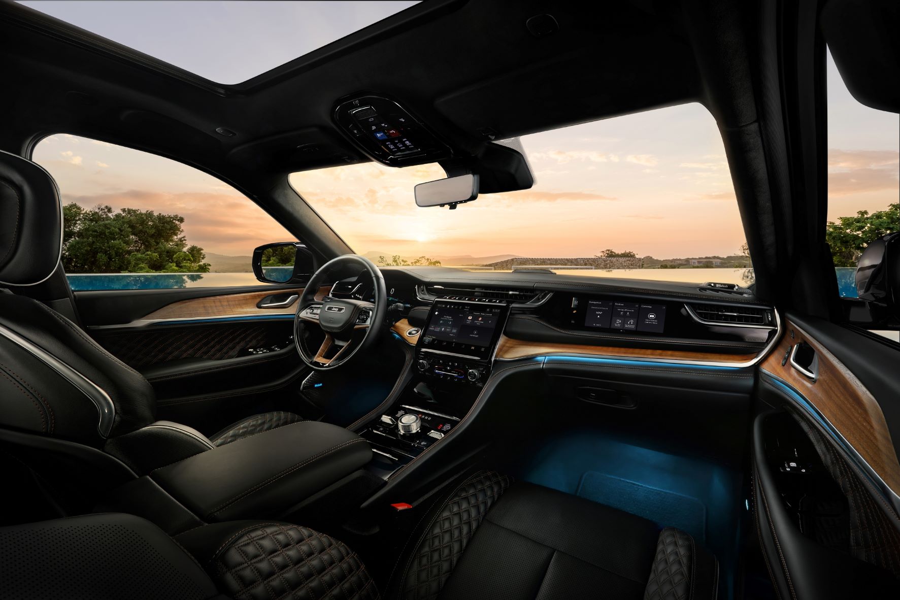 Interior of the 2022 Jeep Grand Cherokee