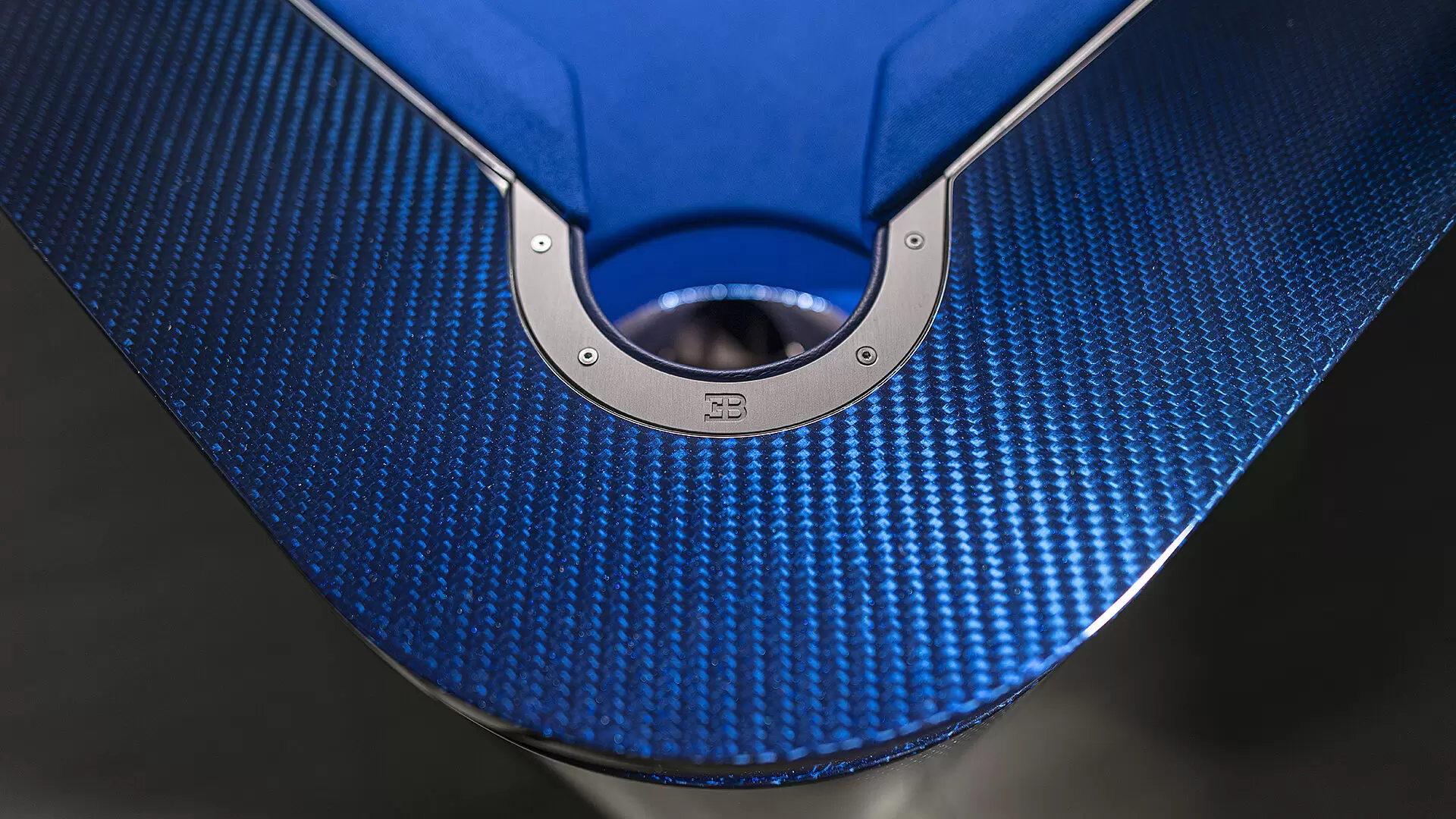 Carbon fibre Bugatti IXO pool table