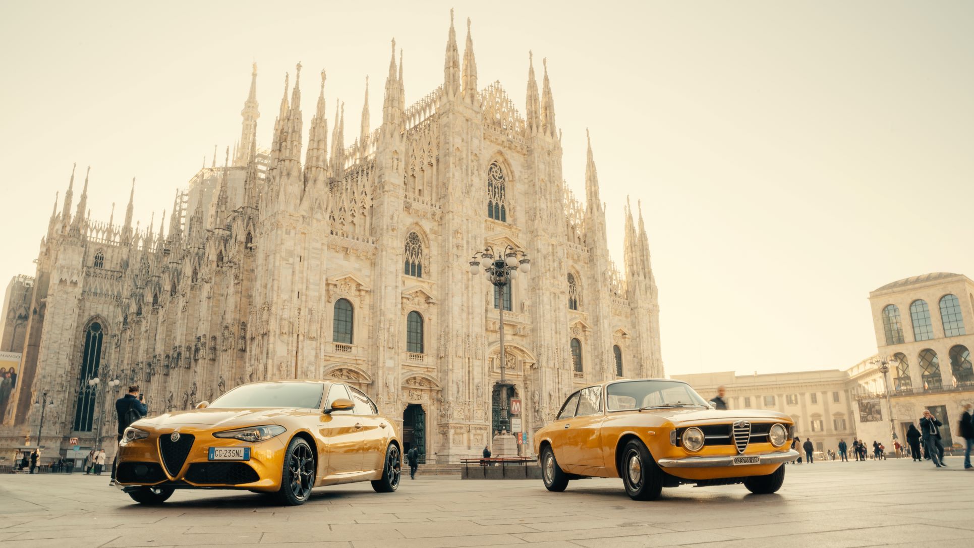 Alfa Romeo GT 1300 Junior and Giulia Junior Special Series in front of the Duomo in Milan