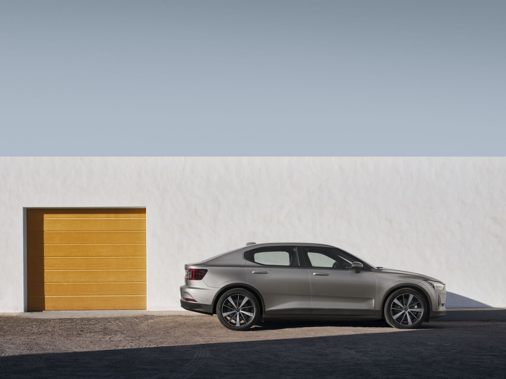 Side view of the Polestar 2 in grey