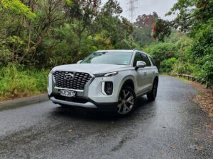 Front three quarters view of a Hyundai Palisade in white