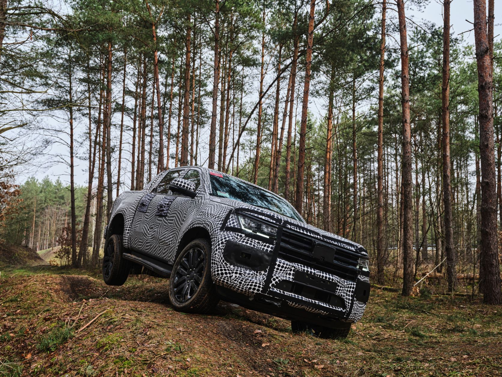 Front three quarters view of the new Volkswagen Amarok pickup