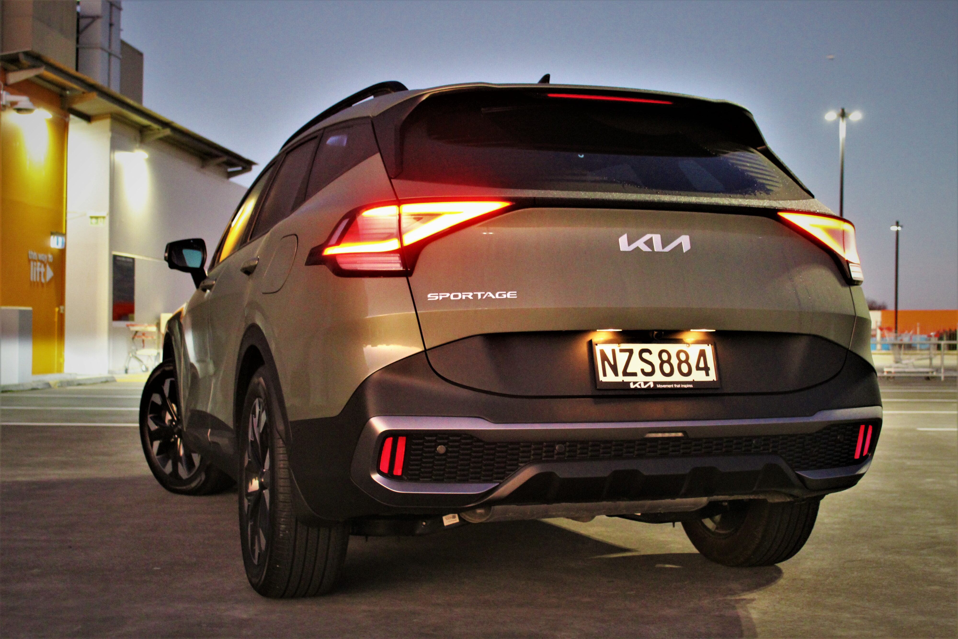 kia sportage 2022 brown