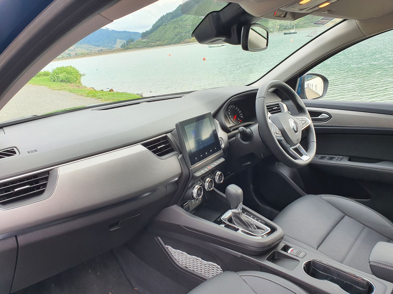 Interior of the Zen model on the new Renault Arkana