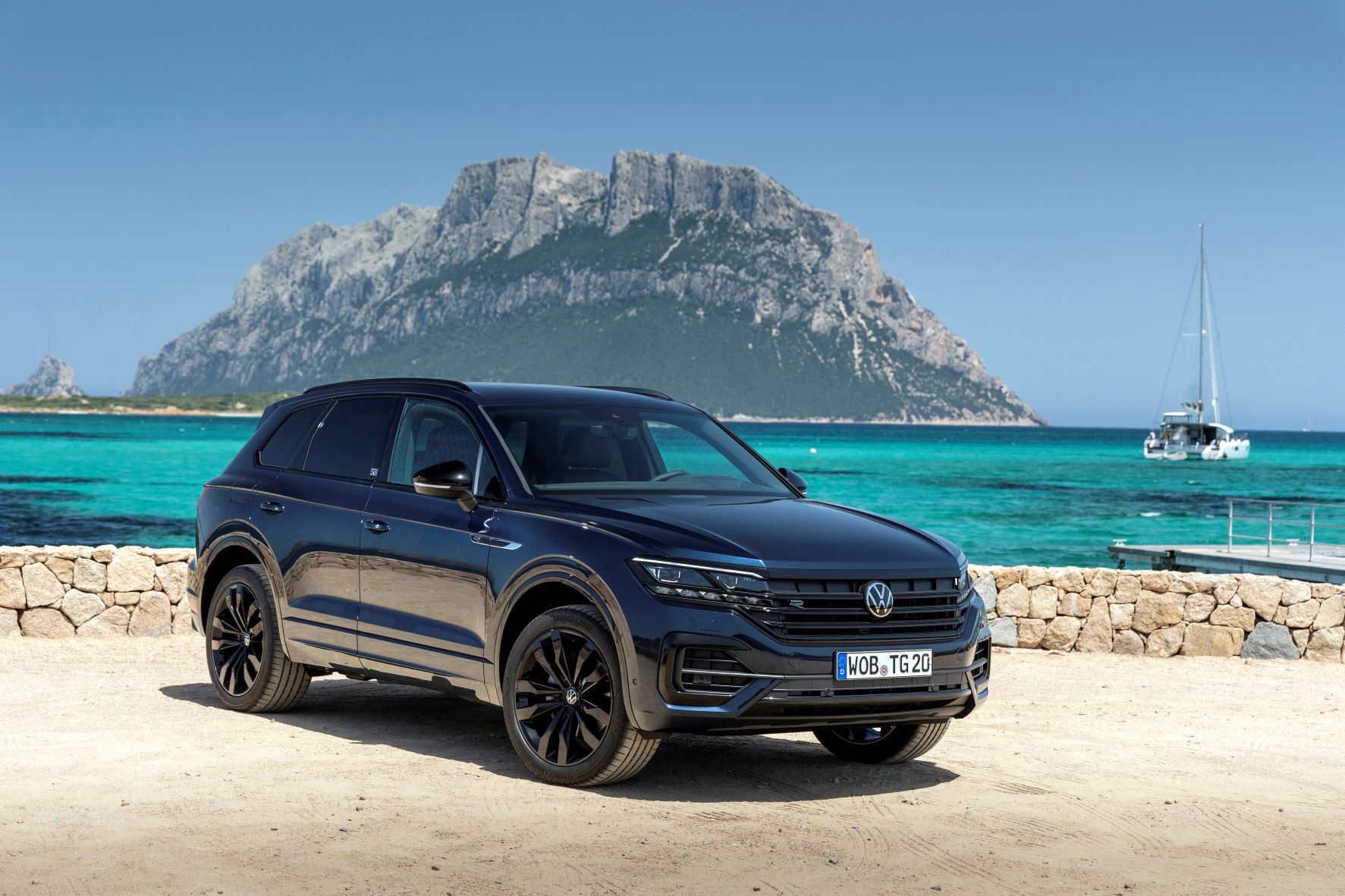Front three quarters view of the Volkswagen Tiguan Edition 20