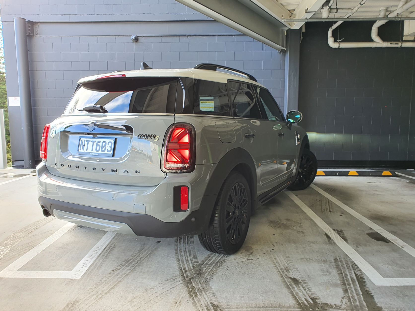 Rear three quarters view of the Mini Countryman Cooper S E All4