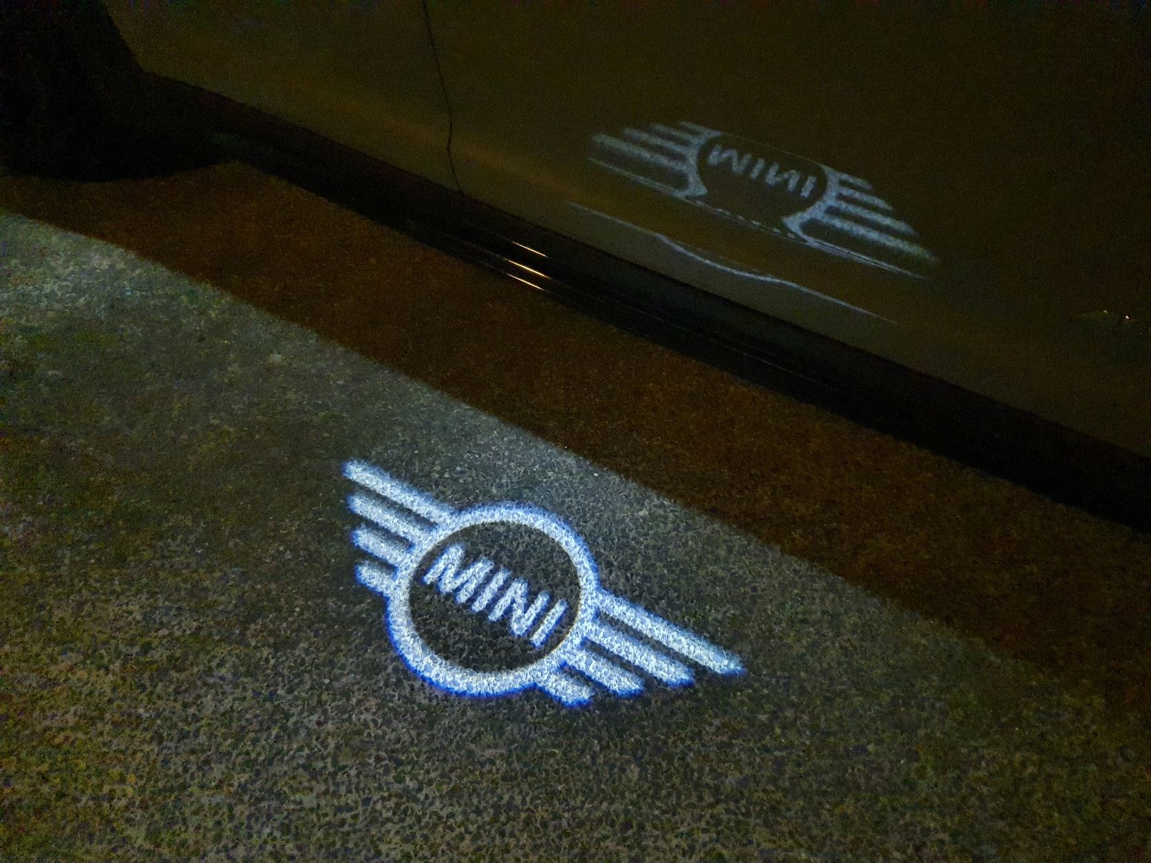Mini puddle lighting from the mirror of the Mini Countryman Cooper S E All4