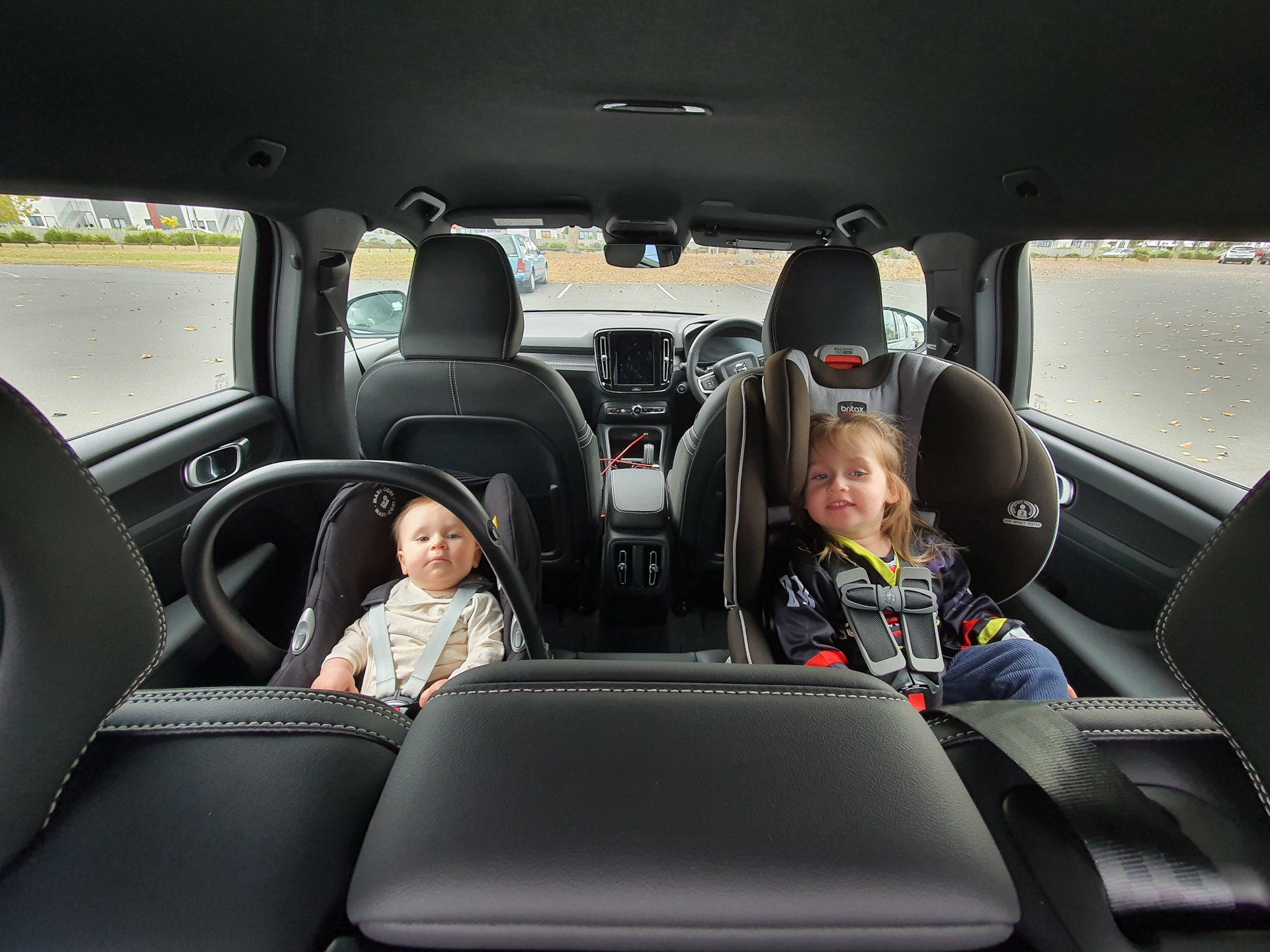 Two kids in a Volvo XC40