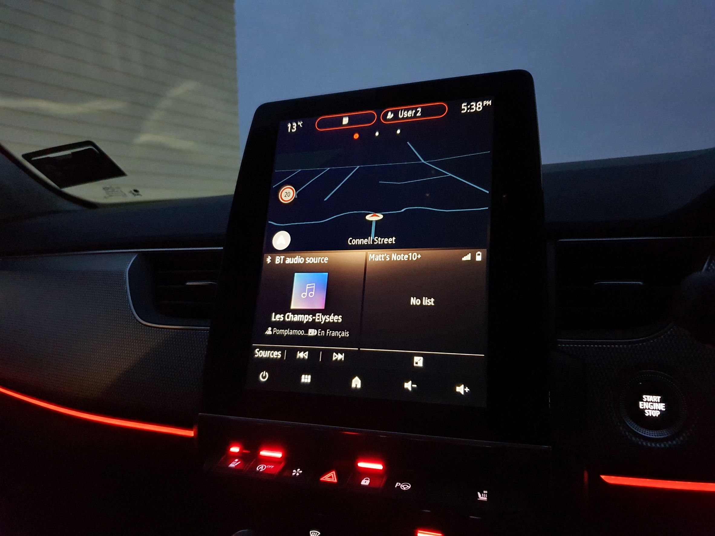 Infotainment screen on the Renault Arkana Intens
