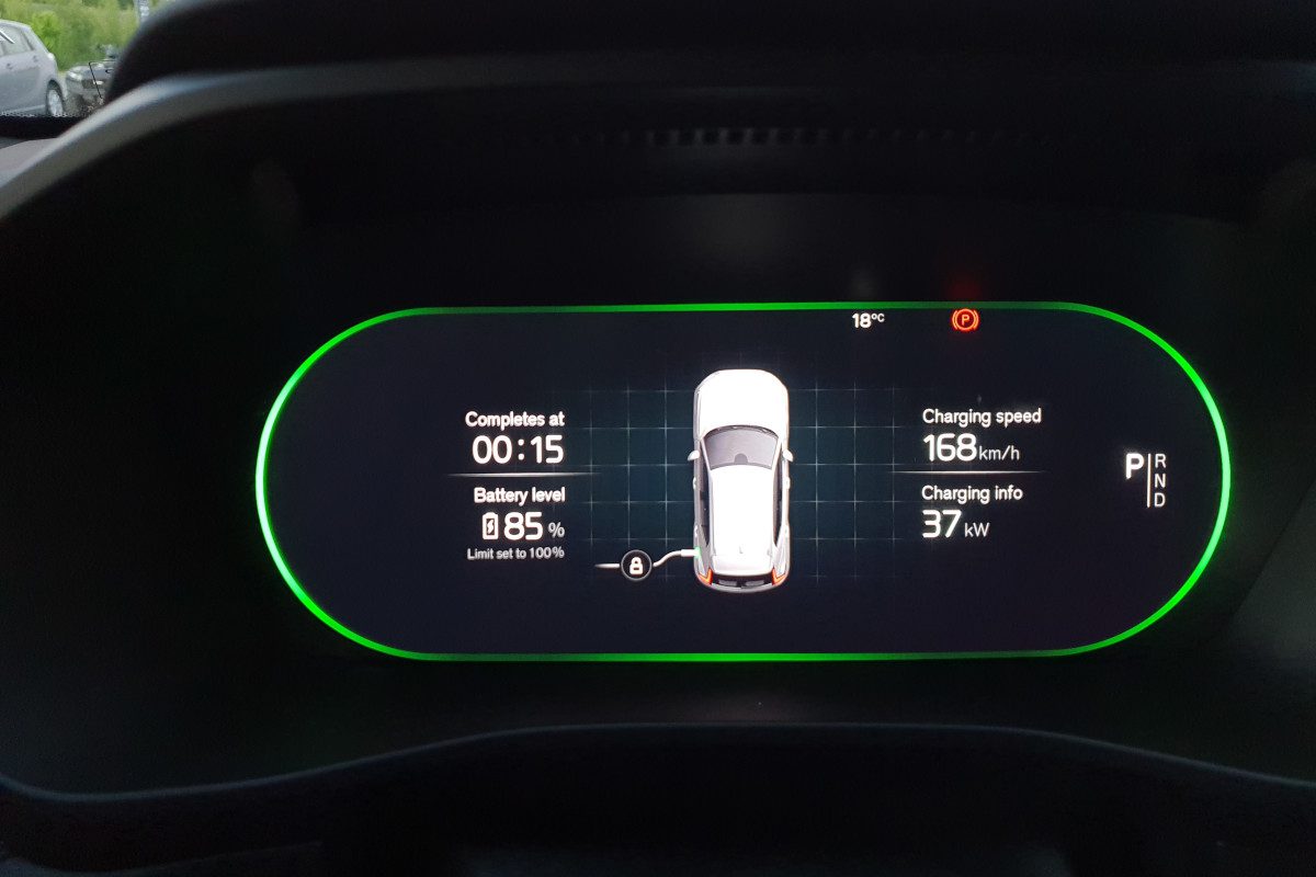 Charging information screen in the Volvo XC40 Recharge