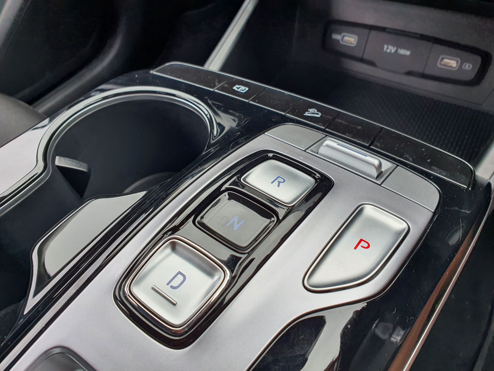Gear selector buttons on the centre of the 2022 Hyundai Tucson Hybrid