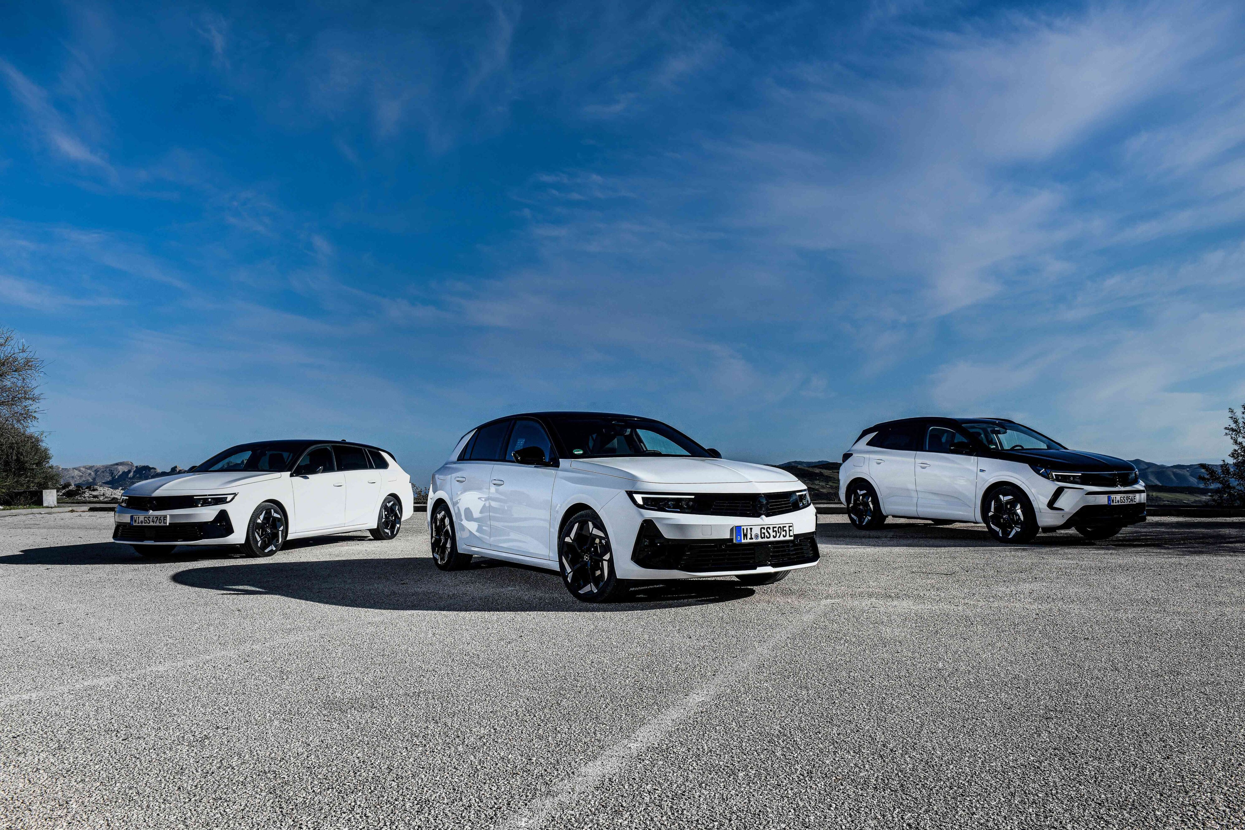 A shot of three Opel GSe cars in black and white paint schemes. In frame include the Opel Astra GSe, Opel Grandland GSe and Opel Astra Sports Tourer GSe.