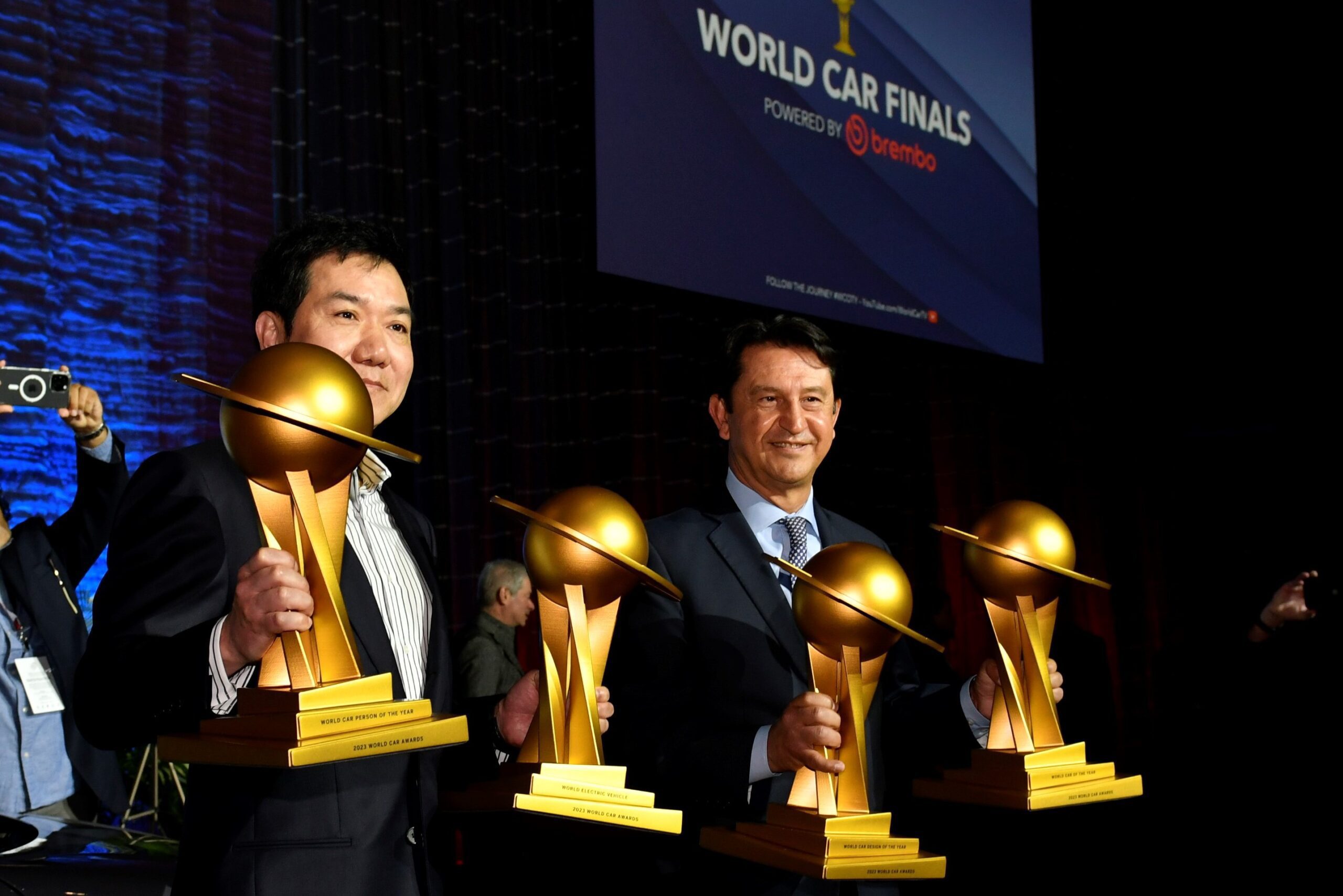 SangYup Lee, Executive Vice President of Hyundai Motor Group collecting the four awards for the IONIQ 6.