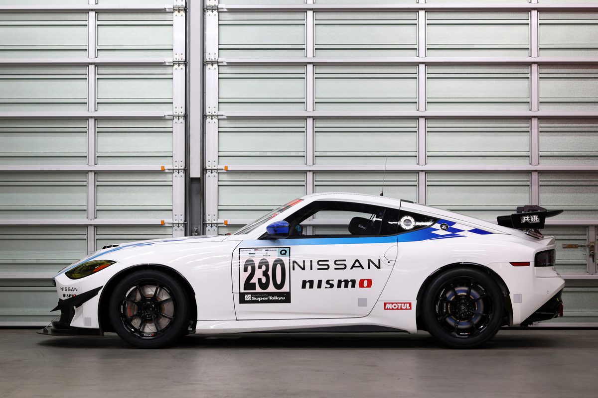 Side view of the Nissan Z Racing Concept