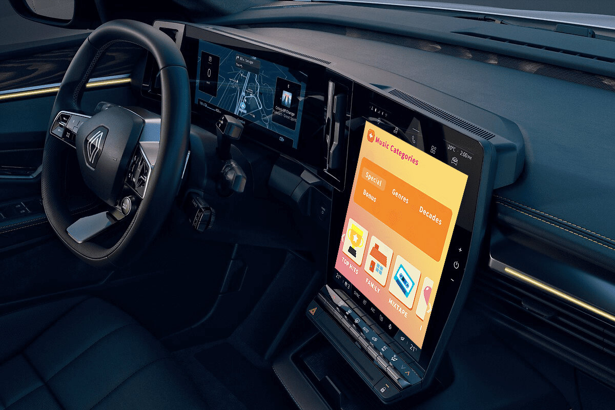 A game in progress on the infotainment screen of a Renault