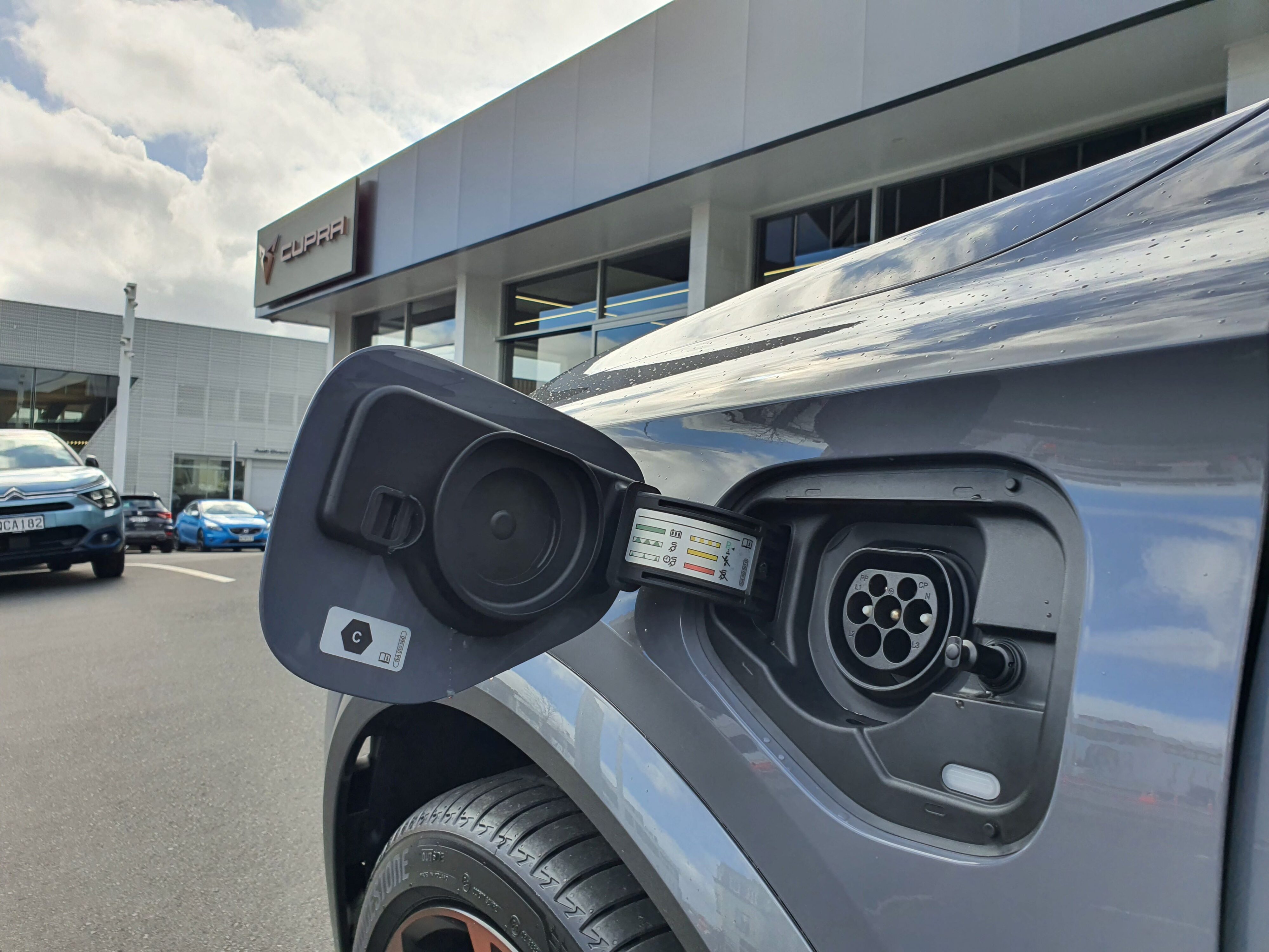 Electric filler flap on the 2023 Cupra Formentor V e-Hybrid.