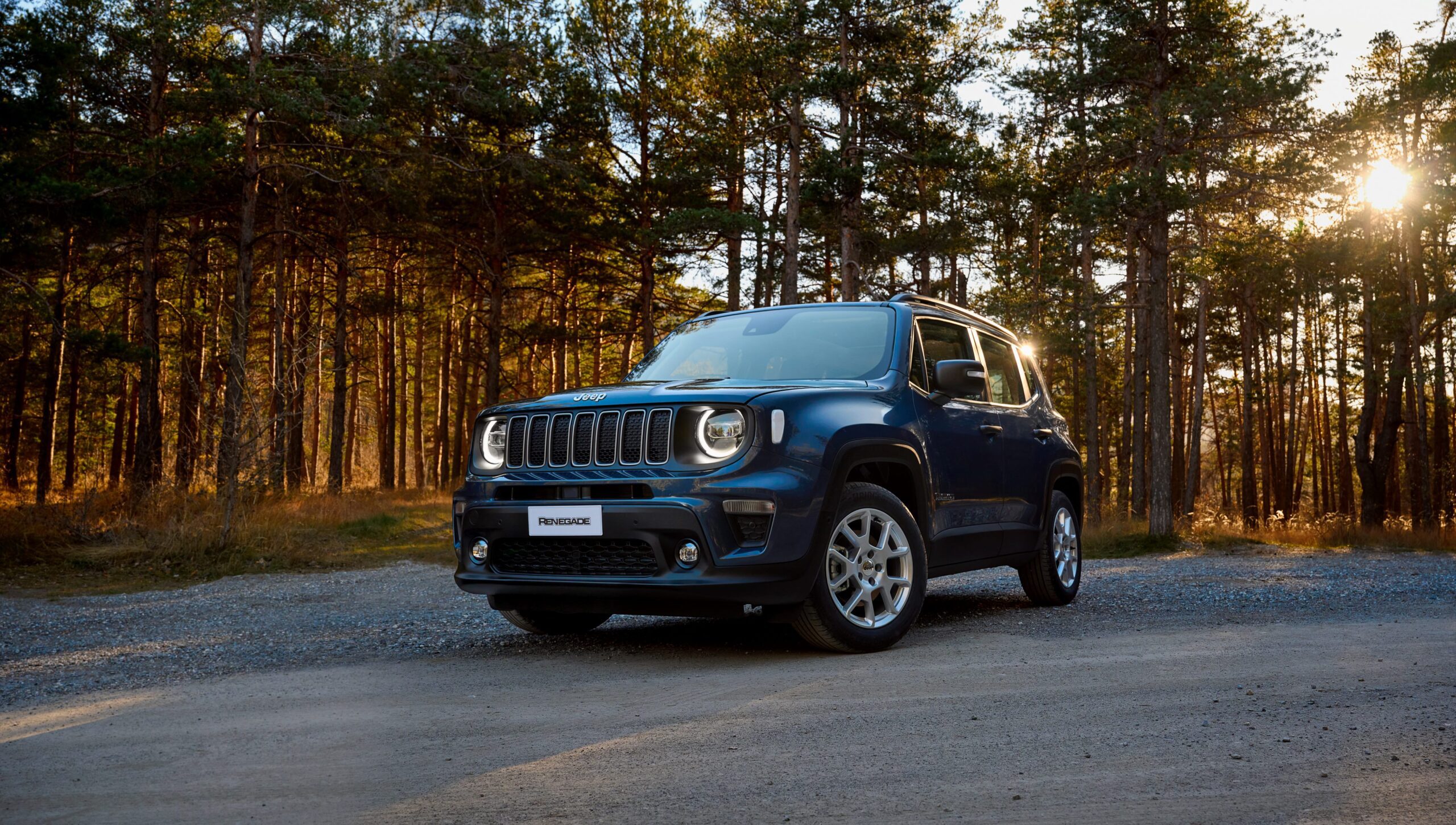 Front three quarters photo of a Jeep Renegade SUV in dark blue.