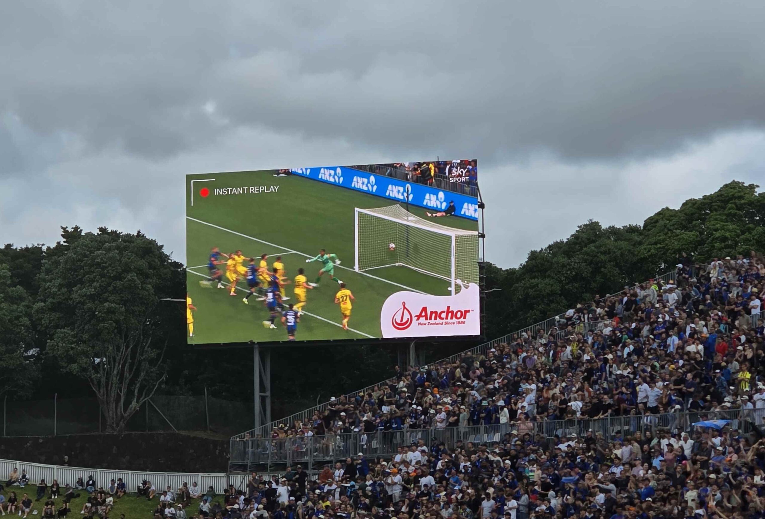 Auckland FC 2 - 1 Wellington Phoenix