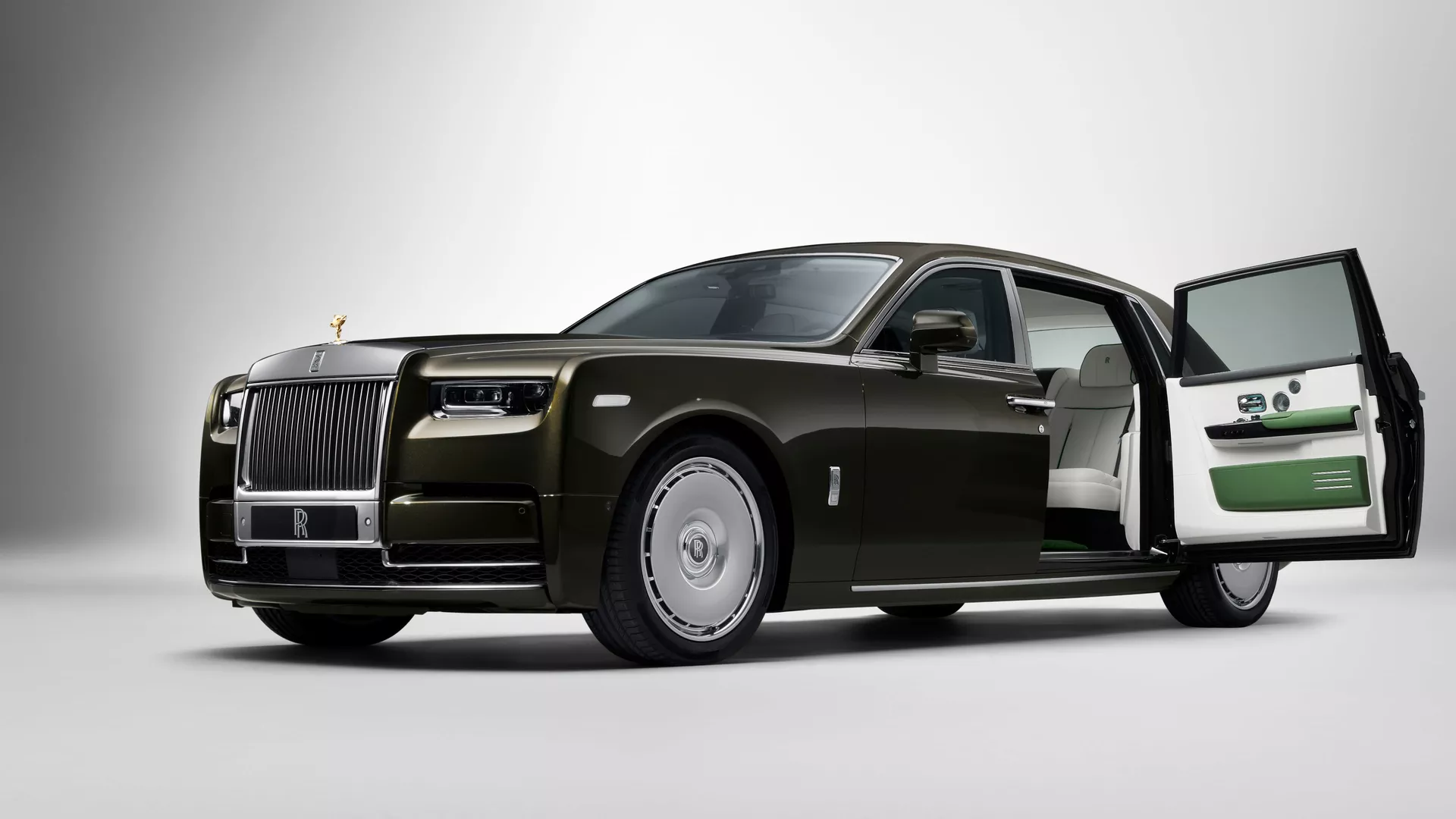 Rolls Royce Phantom VIII Extended Wheelbase (EWB
