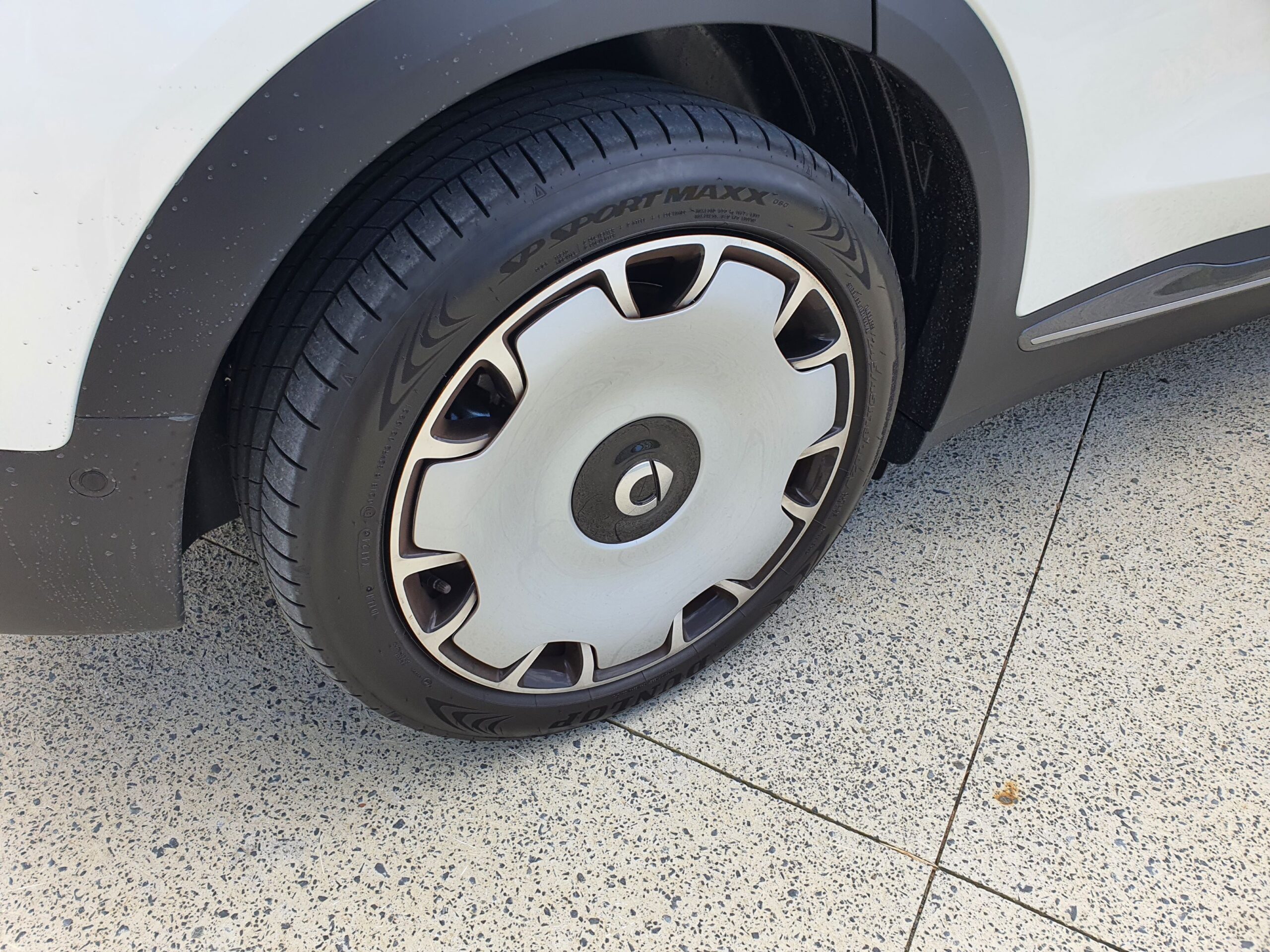 smart badged wheel caps on a smart #3 in White.