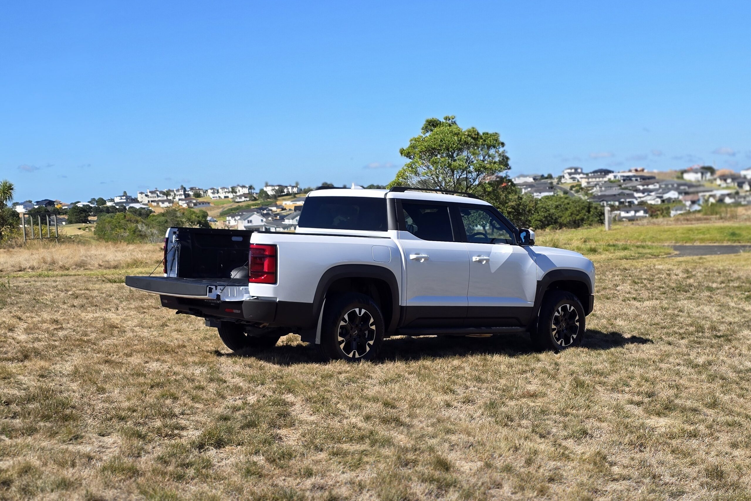 BYD Shark 6 Review - A Plug-In Predator with Urban Charm and Rural Bite