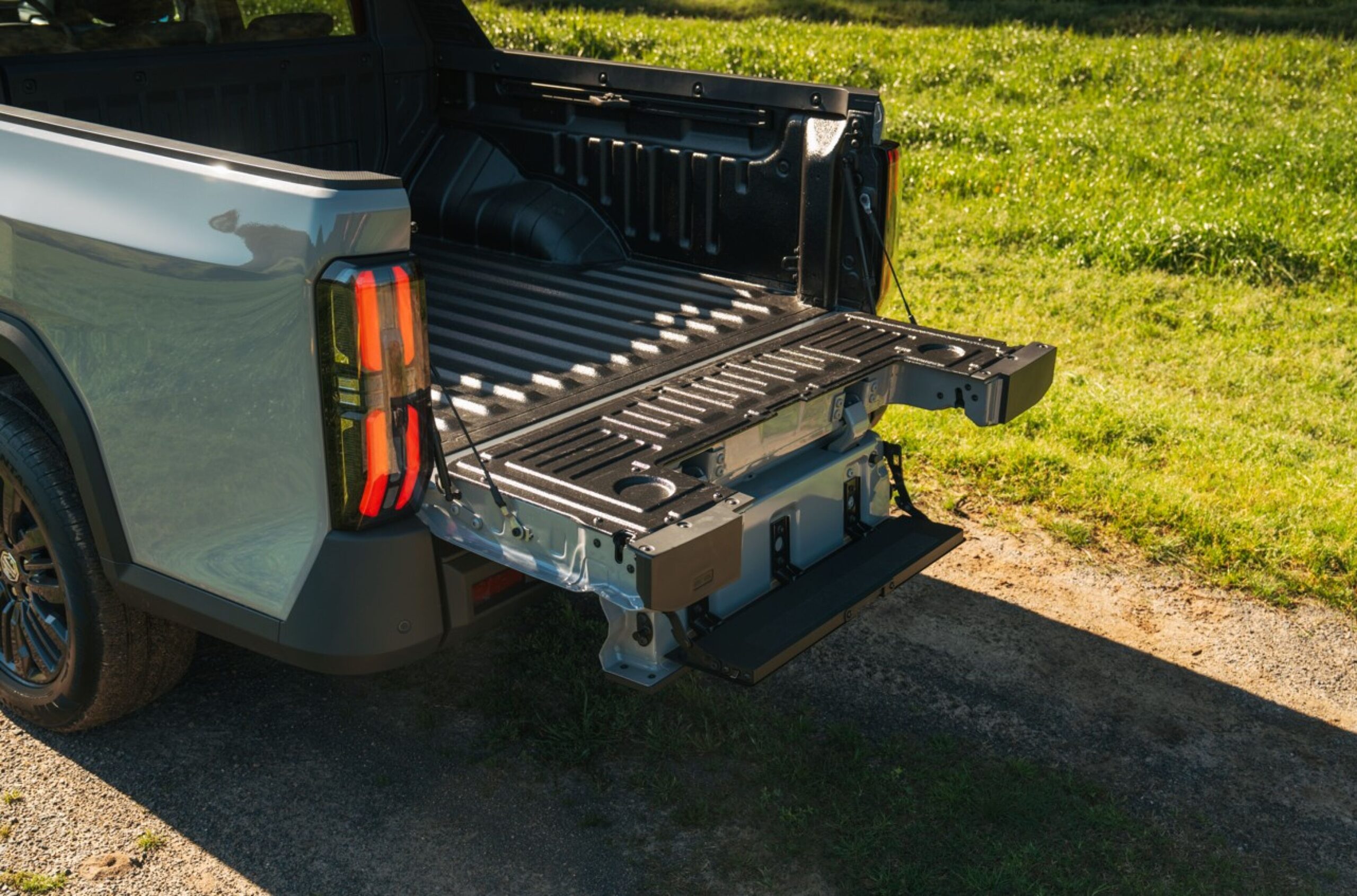 MG's MGU9 Ute Aims to Blend SUV Comfort with Tradie Toughness